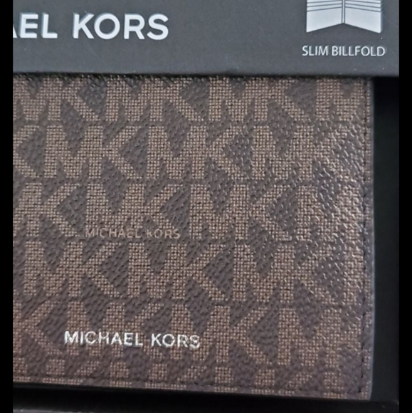 New michael kors wallet Authentic bifold with box - Picture 9 of 10
